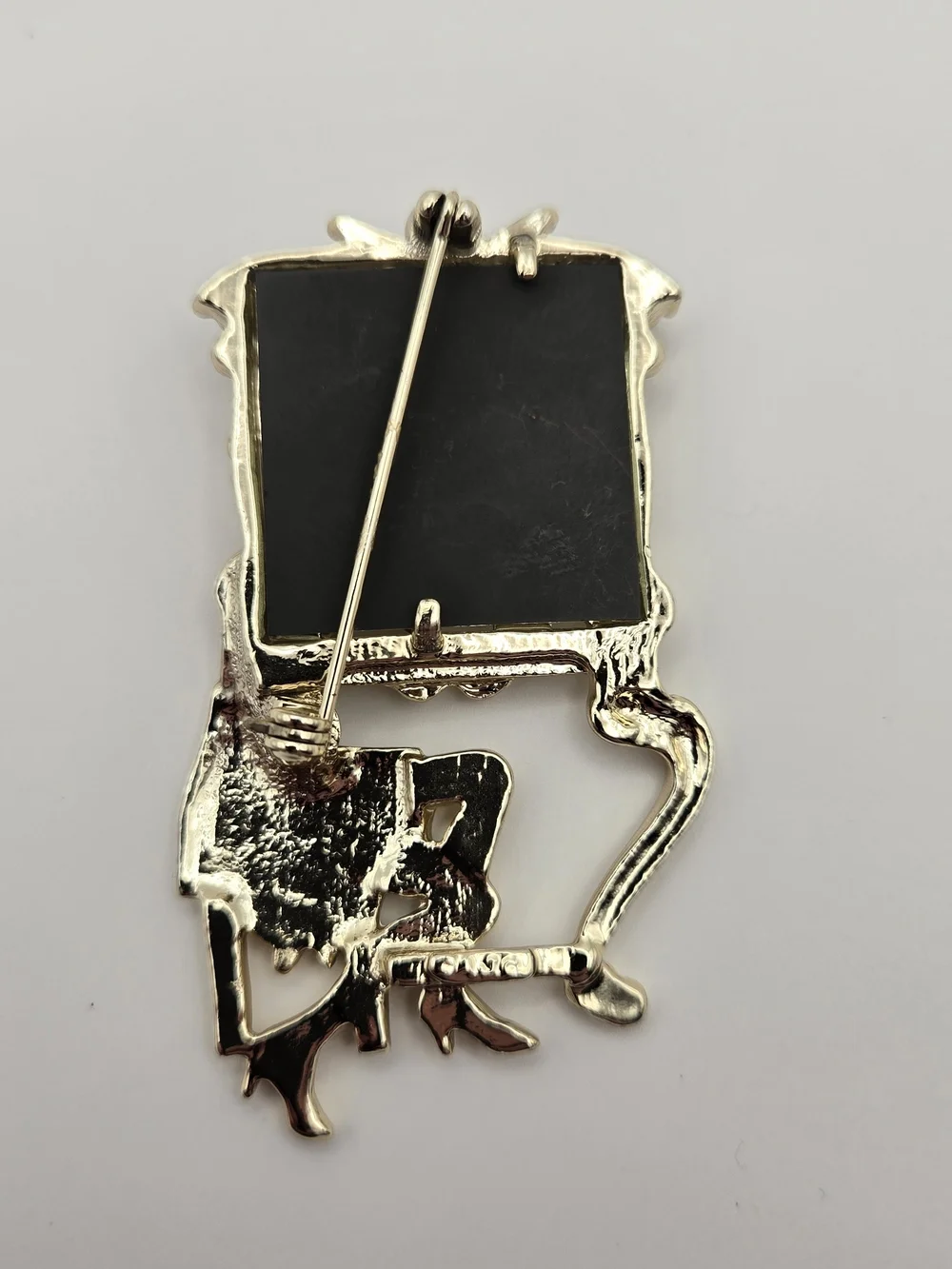 Vintage AJC Gold Tone Lady at Vanity Brooch – Figural Boudoir Pin - Picture 4 of 6